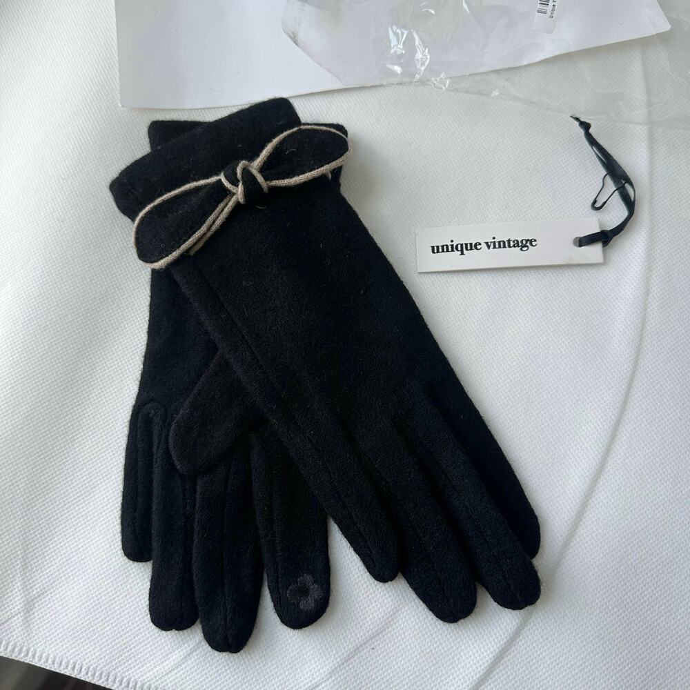 Unique Vintage Gloves- Black/ Beige Bow Wrist Glove